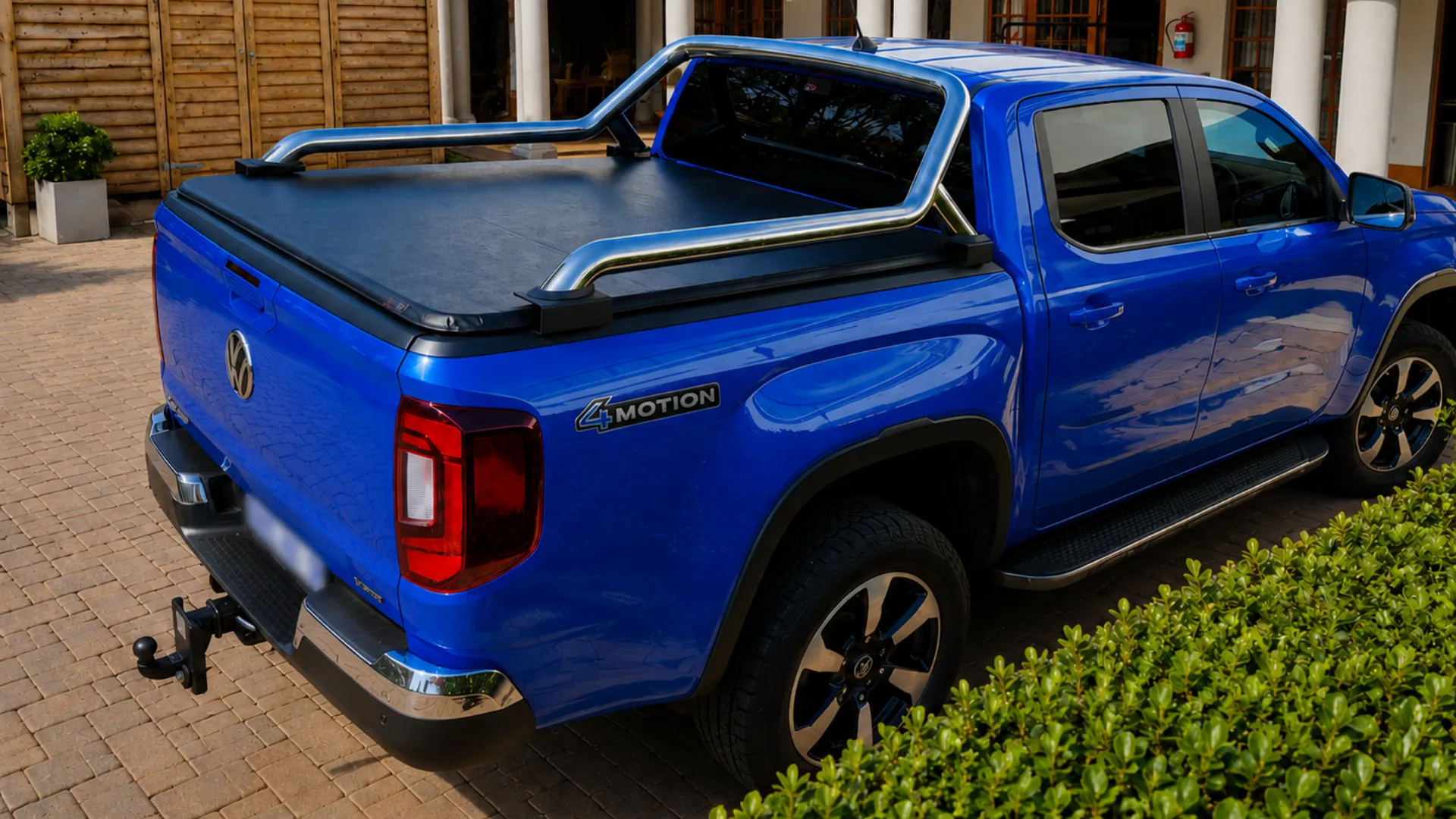 Canopies vs Tonneau Covers: Which is Right for Your Bakkie?